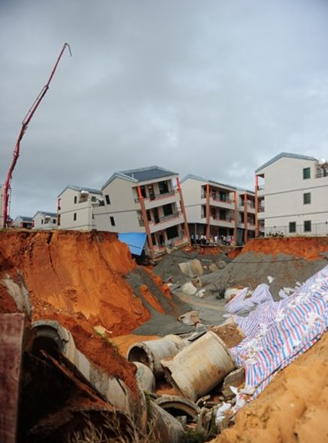 混凝土、民房傾斜