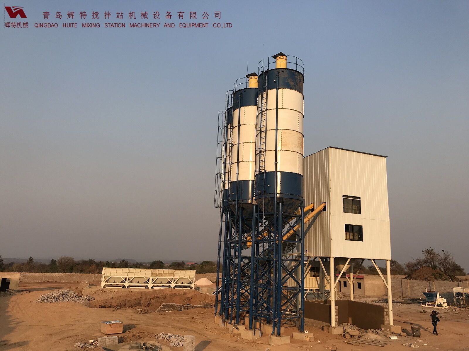 輝特混凝土攪拌站HZS120采用國內(nèi)外知名品牌，大大降低了設(shè)備故障率