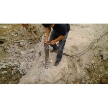 露天快速靜態(tài)分解石頭液壓劈裂機