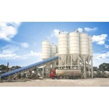 HZS180大型環(huán)保站皮帶上料，生產量大