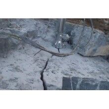 江蘇省露天開采石頭用巖石分裂機設(shè)備